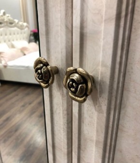 Шкаф 2-х створчатый с Зеркалом Афина (крем корень) в Можге - mozhga.ok-mebel.com | фото 2