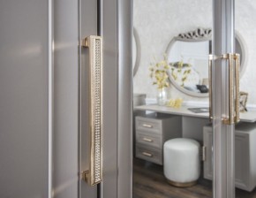 Шкаф 3-х ств с зеркалом Мокко (серый камень) в Можге - mozhga.ok-mebel.com | фото 2